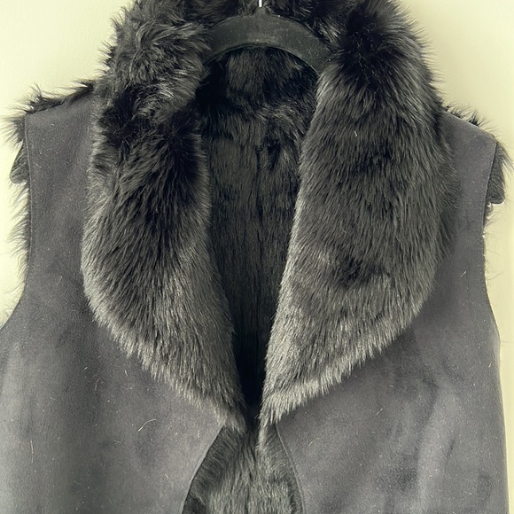 RW&CO Faux Fur/Suede Reversible Vest - Picture 2 of 5